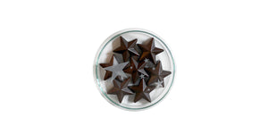 Sternenfamilie, Sterne in handgravierter Glasdose (55% Kakao)