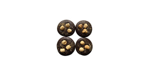 Zartbitter-Schokoladentaler mit 55% Kakaoanteil, Sylter Meersalz, Haselnuss und Kardamom (vegan)